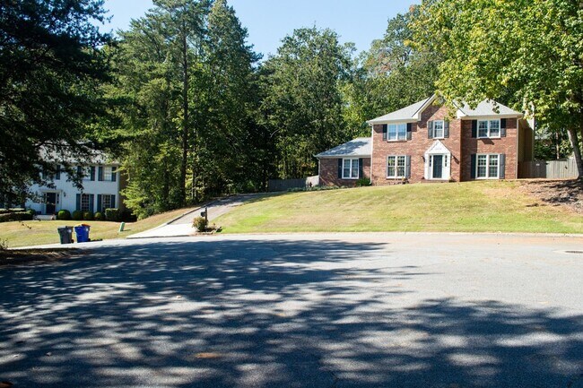 Building Photo - 1930 Oak Ridge Ct