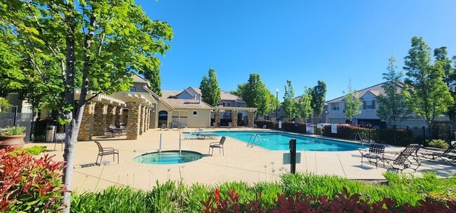 Building Photo - Folsom Esplanade Condo -