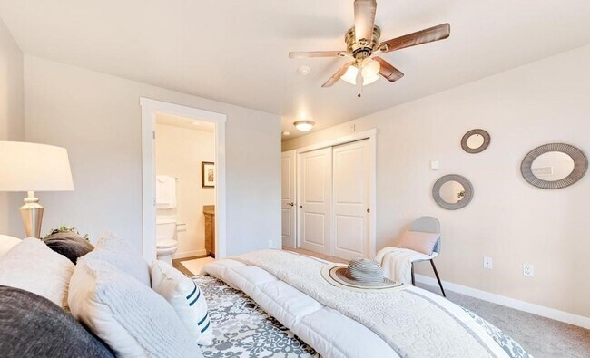 Building Photo - Luxurious, Bright and Meticulously Maintained 2 Bed and 2 Bath Condo