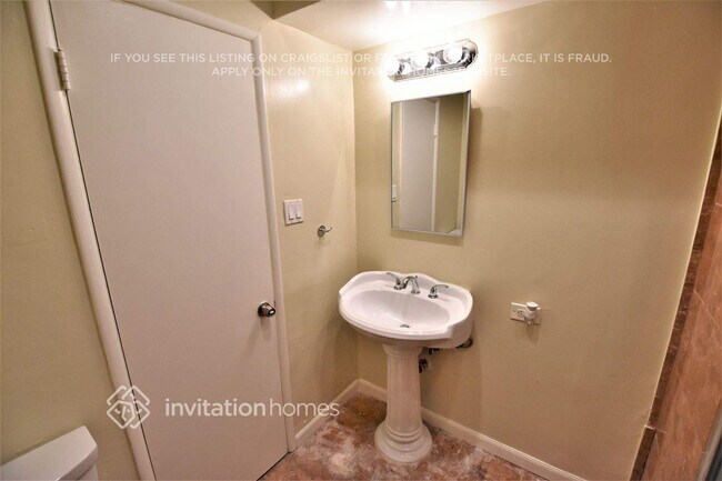 Building Photo - 6451 Gaviota Ave