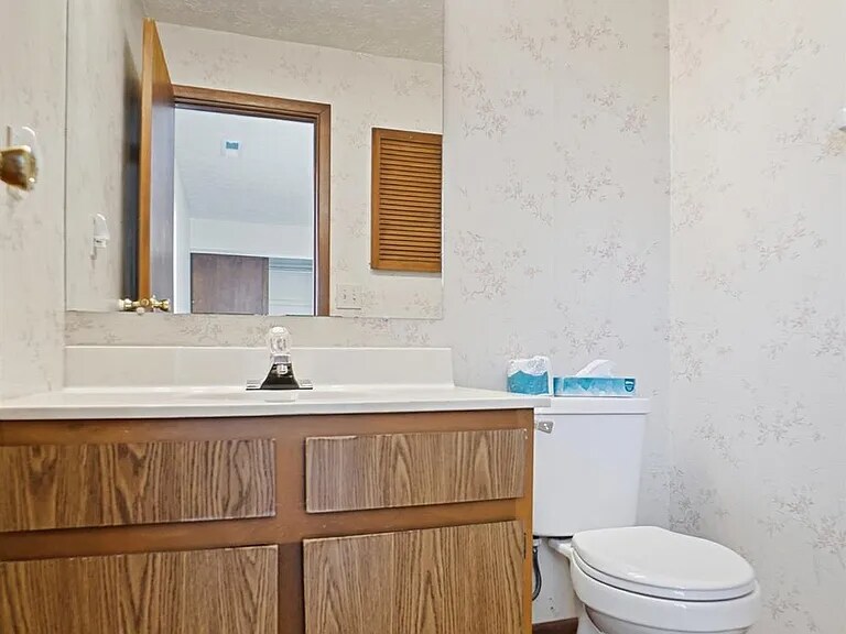 Building Photo - 2050 Woodtrail Dr