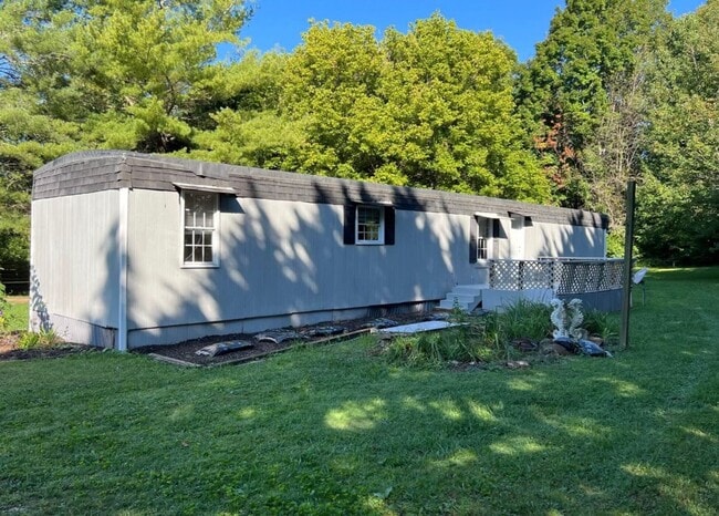 Building Photo - 2 bedroom 2 bath mobile home for rent on half acre!