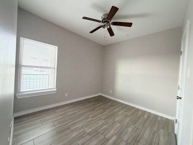 Building Photo - 5601 Cuenca Dr