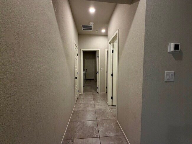 Building Photo - GATED 4 BED 2.5 BATH 2 CAR GARAGE SINGLE FAMILY HOME w/ LOFT, BEDROOM DOWNSTAIRS, NEXT TO COMMUNI...