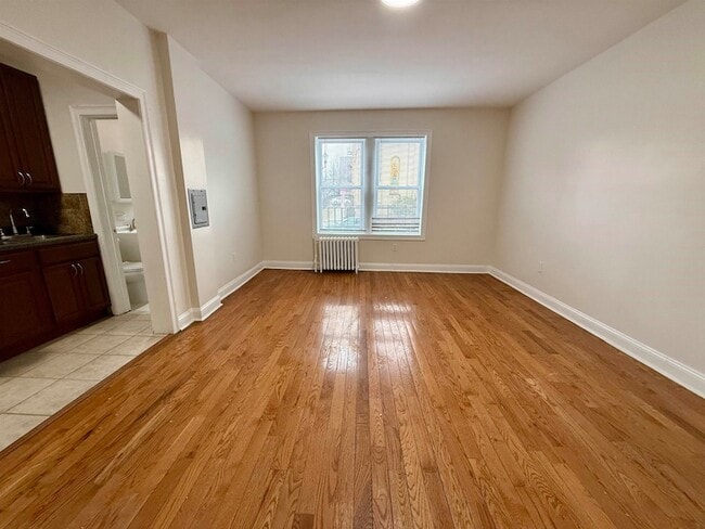 Building Photo - 546 Bergen Ave