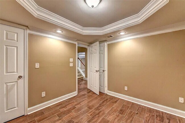 Building Photo - 670 Roxford Ln NE