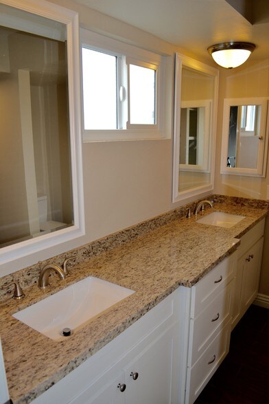 Building Photo - 15551 Boleyn Cir