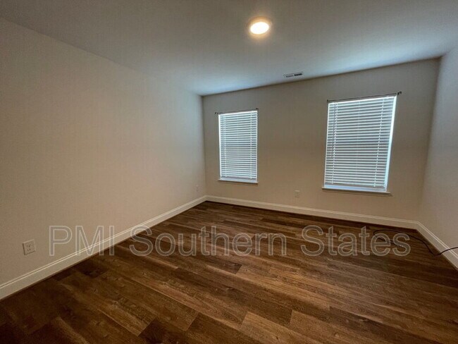 Building Photo - 201 Clarus Crk Wy