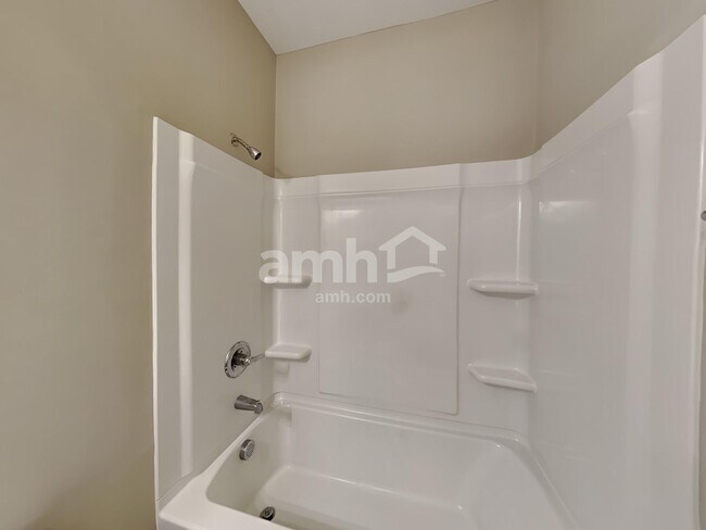 Building Photo - 804 Commerce Trl