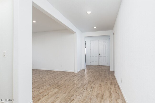 Building Photo - 1639 Dire Wolf Ave