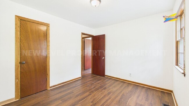 Building Photo - 4704 SW 101st Terrace