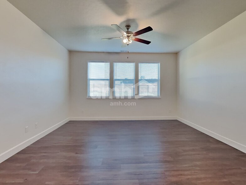 Building Photo - 275 E Sicily Dr