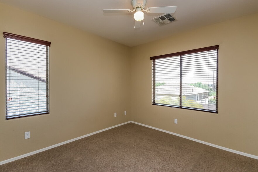 Building Photo - 3297 E Ivanhoe St