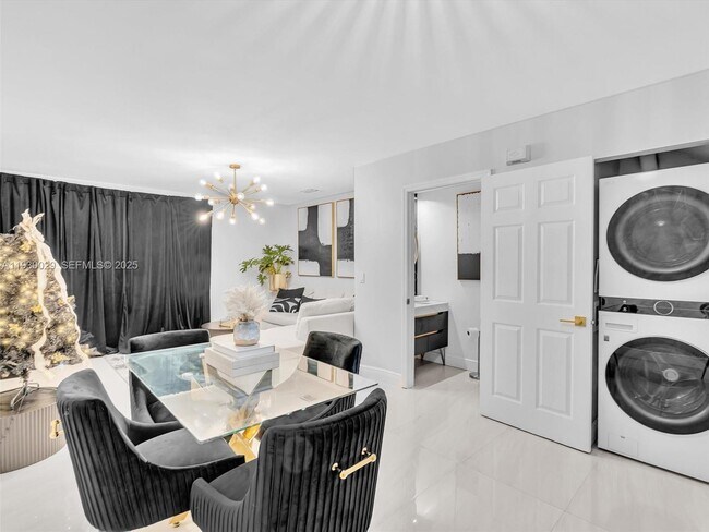 Building Photo - 6747 Sienna Club Dr