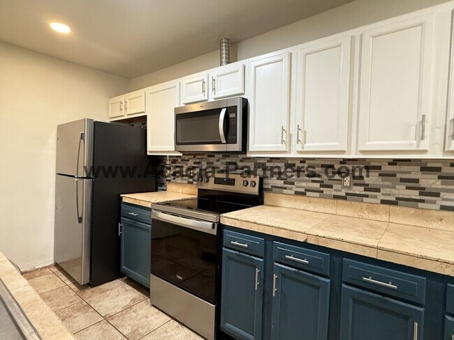 Building Photo - Three Bedroom Home