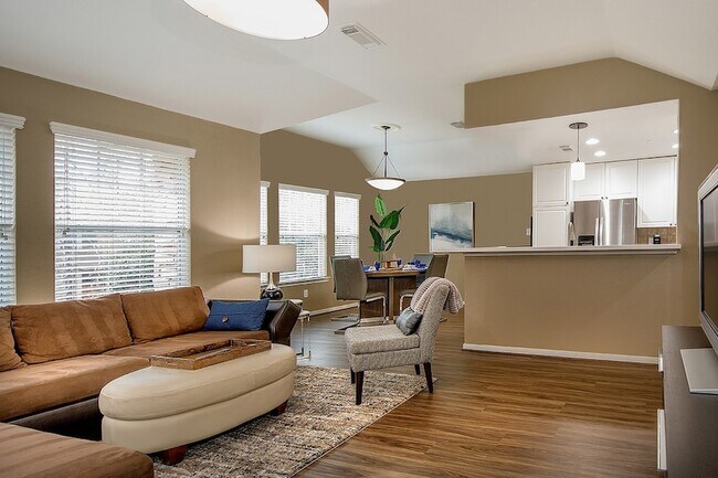 Building Photo - 60 Woodlily Pl