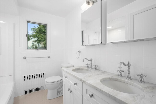 Building Photo - 32 Stuyvesant Ave
