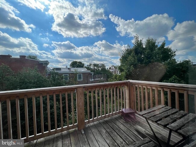 Building Photo - 1939 Mt Vernon St