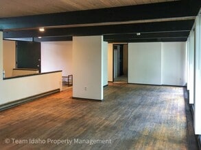 Building Photo - Taylor Ave Tri-Plex