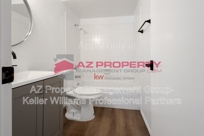 Building Photo - 938 E Villa Maria Dr