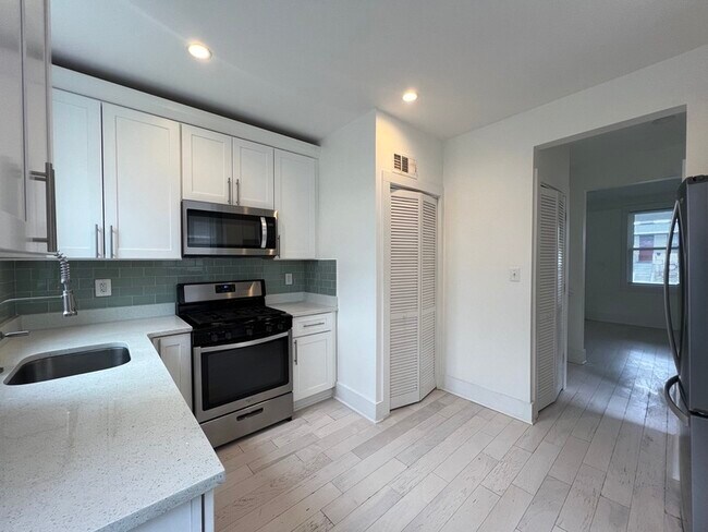 Building Photo - 1742 L St NE