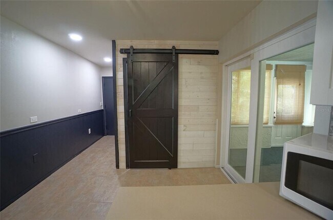 Building Photo - 1010 Mainsail Way