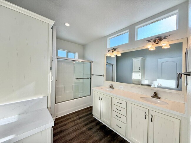 Building Photo - 80 Huntington St