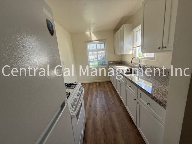 Building Photo - 517-521 Sycamore Ave