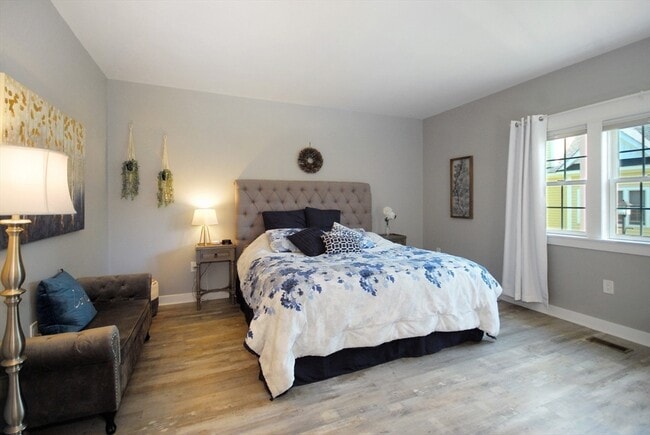 Building Photo - 19 Brigham Farm Ln