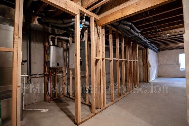 Building Photo - 2484 Wildwood Ln