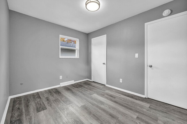 Building Photo - 231 Randel Ave