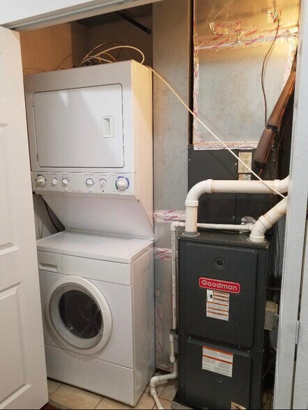 In-unit w/d - 6309 N Albany Ave