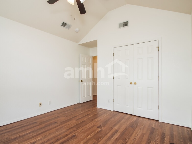 Building Photo - 10421 E 112th St S