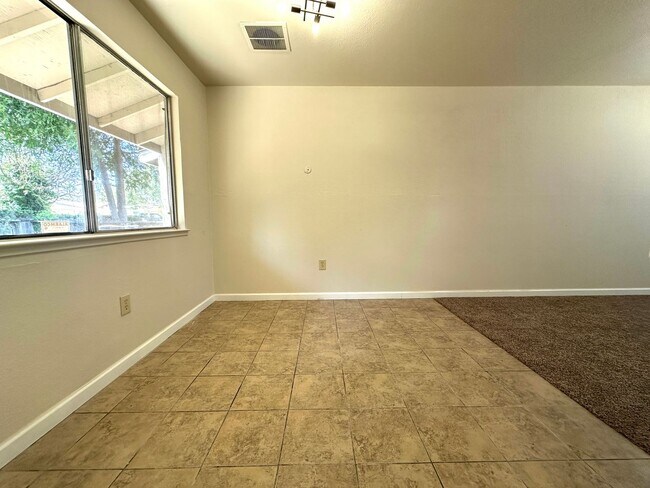 Building Photo - 525 Downing Ln