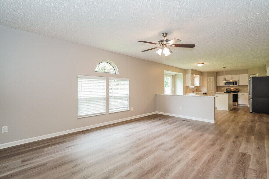 Building Photo - 5271 Gobel Dr