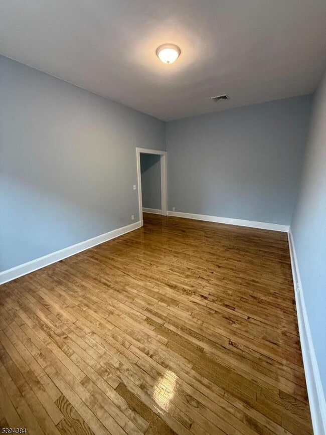 Building Photo - 705 Park Ave