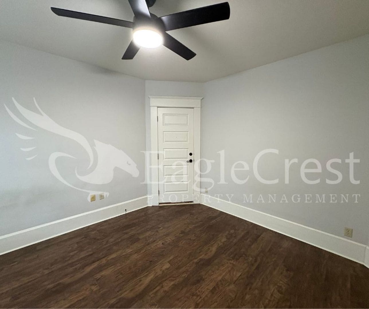 Building Photo - 105NSP