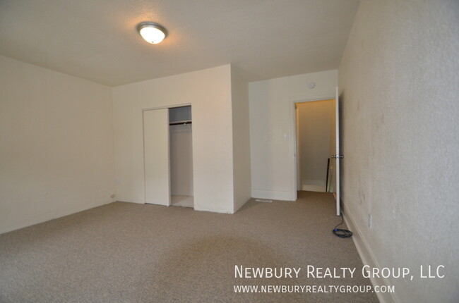 Building Photo - Charming Two-Bedroom Townhouse-Style Apart...