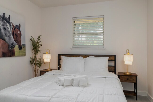 Building Photo - 1704 Kynette Dr