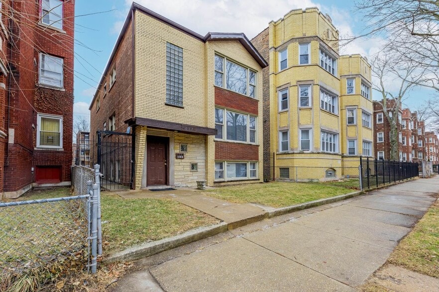 Building Photo - 7637 S Essex Ave