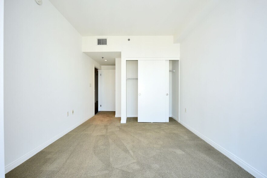 Building Photo - 3785 Wilshire Blvd