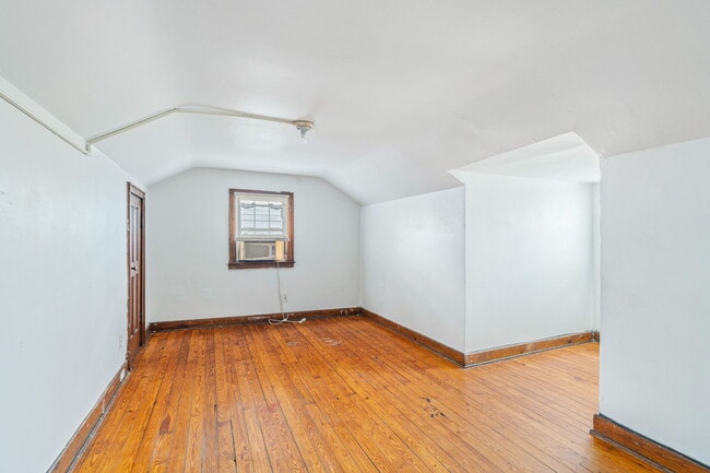 Building Photo - 1609 Dunbar St