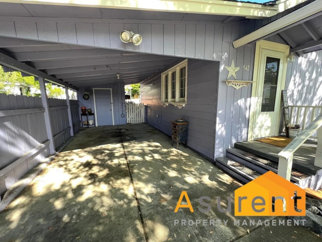 Building Photo - Beautiful Single-Level Home Located in the desirable East Medford neighborhood