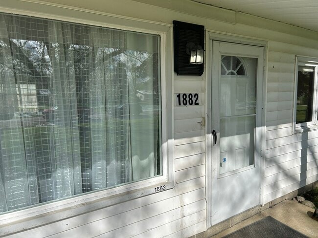 Building Photo - 1882 Paul Dr