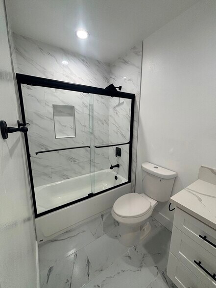 Building Photo - 5526 S Wilton Pl