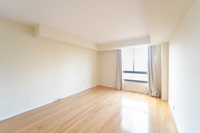 Building Photo - Contemporary 2BR/2BA Corner Condo at The Encore of McLean