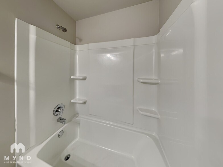 Building Photo - 5097 Lower Elm St