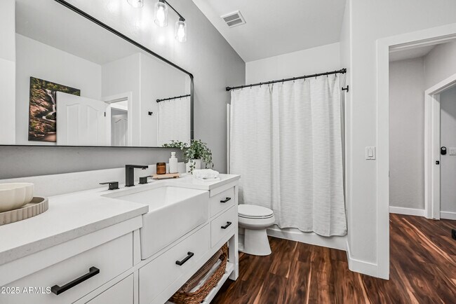 Building Photo - 3156 E Country Shadows St