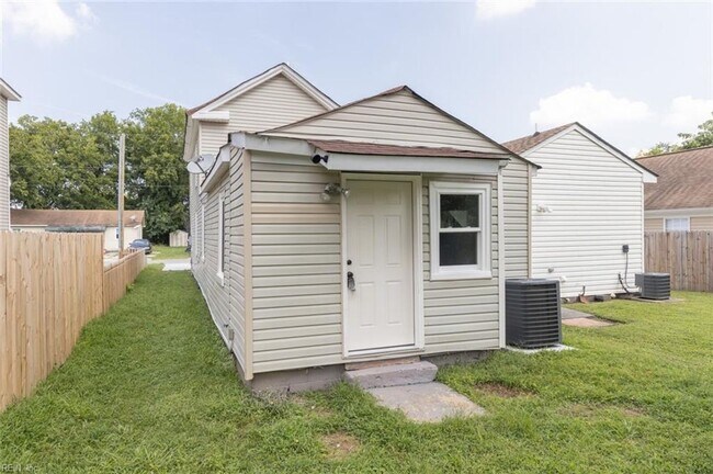 Building Photo - Beautifully remodeled single family home!
