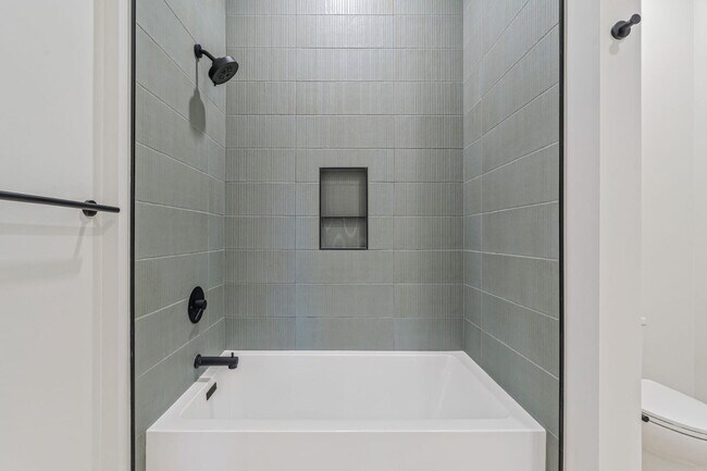 Building Photo - 7826 S Northshore Dr